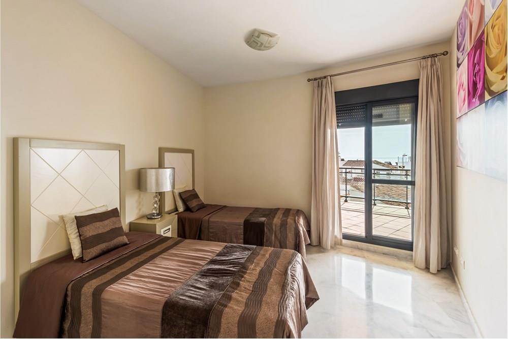 Apartamento con gran terraza y vistas al mar a dos pasos de la playa en la Nueva Milla de Oro