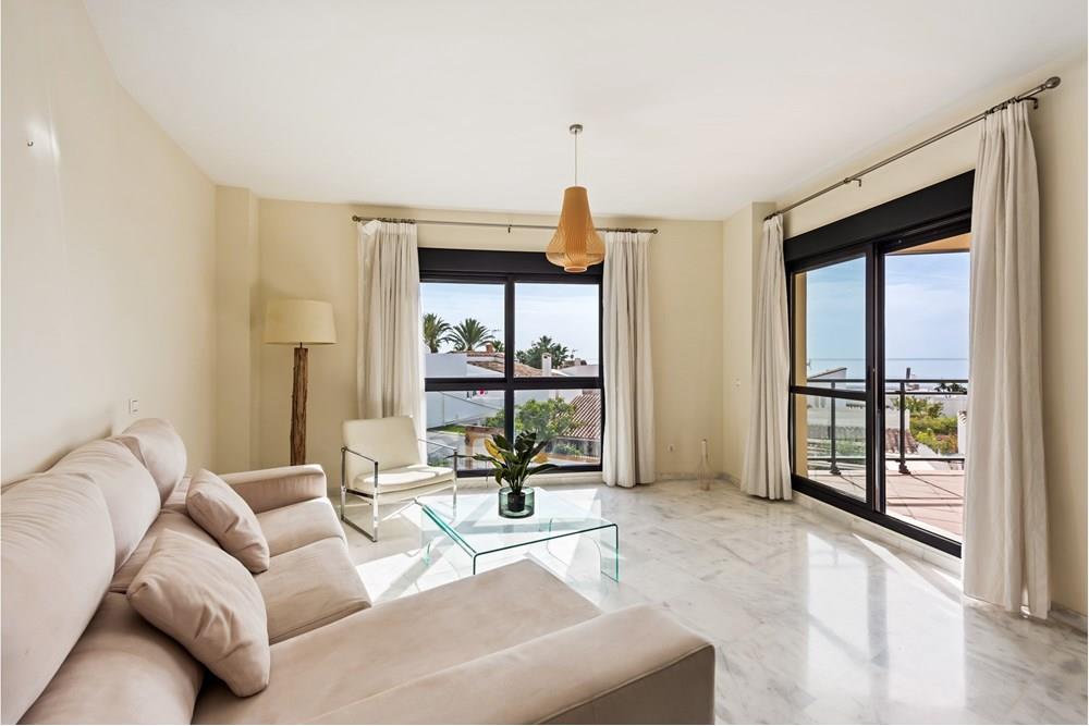 Apartamento con gran terraza y vistas al mar a dos pasos de la playa en la Nueva Milla de Oro