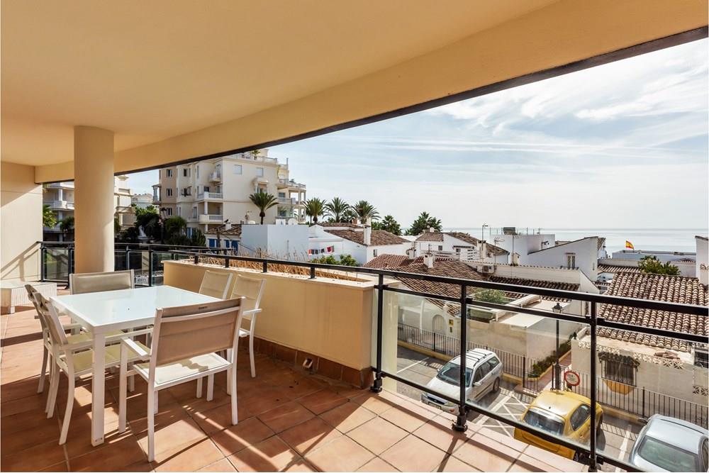 Apartment mit großer Terrasse und Meerblick nur wenige Schritte vom Strand entfernt an der Neuen Goldenen Meile