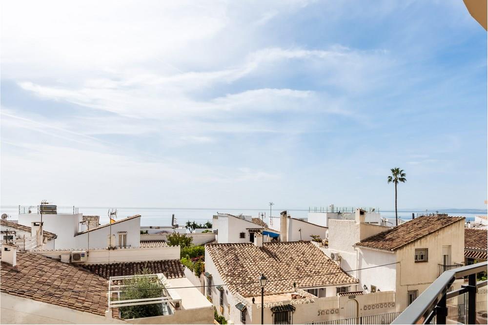 Apartment mit großer Terrasse und Meerblick nur wenige Schritte vom Strand entfernt an der Neuen Goldenen Meile