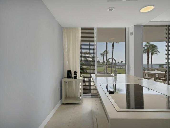 Appartement op de eerste lijn Golden Mile Estepona