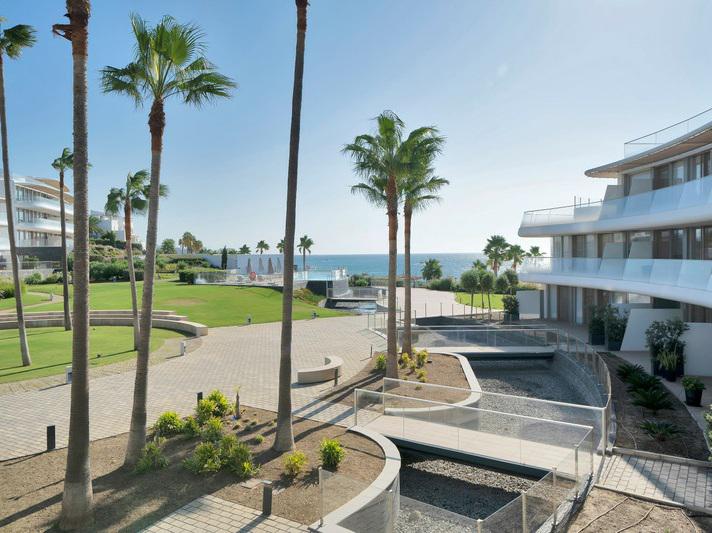 Apartment on the first line of the Golden Mile in Estepona