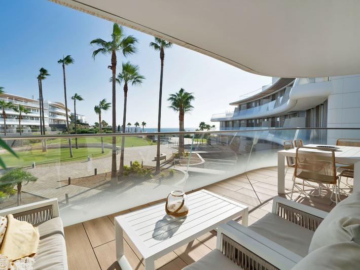 Appartement op de eerste lijn Golden Mile Estepona